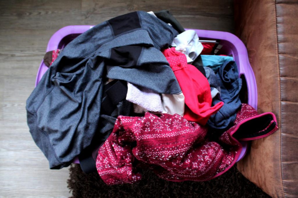 Wäsche im Wäschekorb