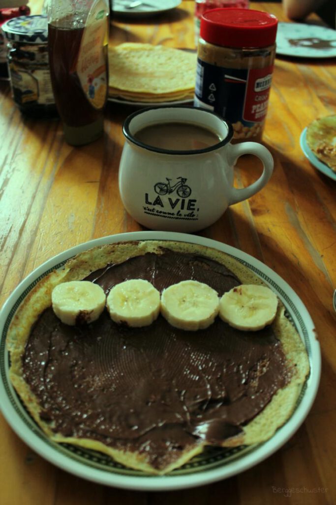 Pfannkuchen mit Schokolade und Banane