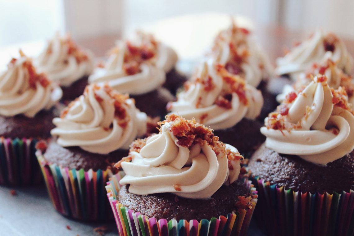 Cupcakes / Muffins mit Topping zum Bloggeburtstag