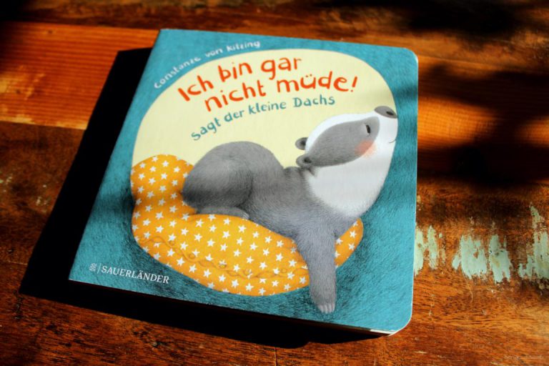 Ich bin gar nicht müde! sagt der kleine Dachs