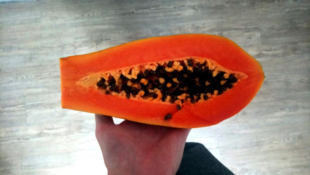 aufgeschnittene Papaya